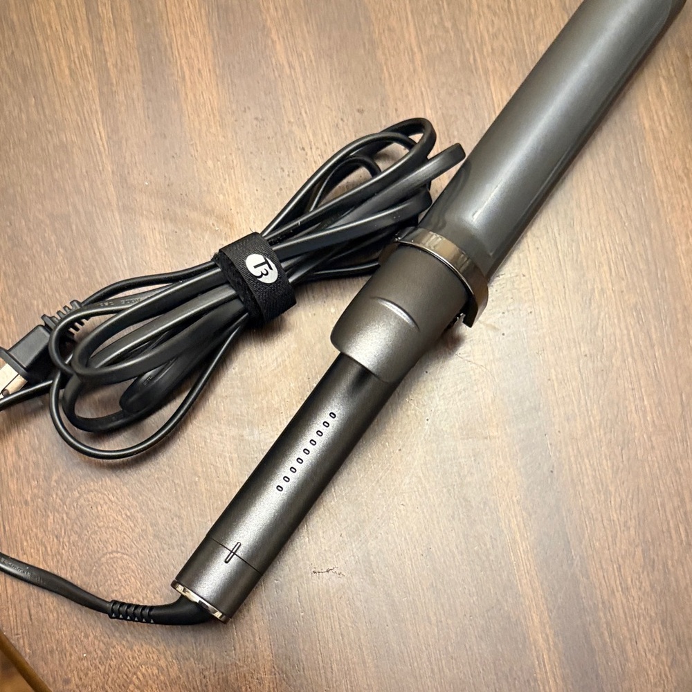 T3 Long Curling Iron  in Graphite….(great condition)

1.5 inch